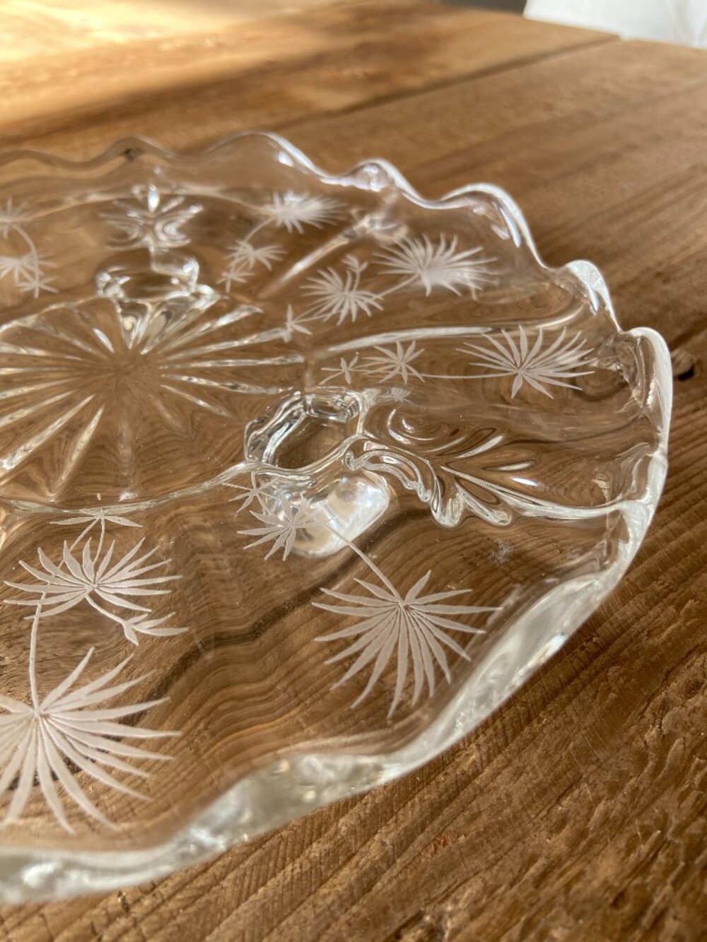 Vintage Clear Glass Etched Floral Starburst Serving Dish Scalloped 8" - Picture 5 of 9
